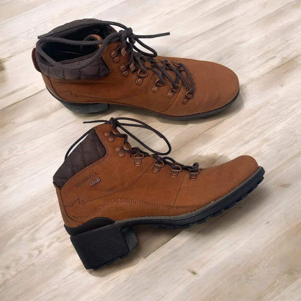 Merrell Heeled Leather Hiking Boots • Waterproof • Chunky Sole Size 10 Tan/Brown